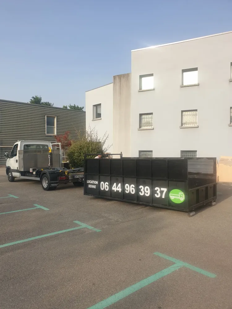 Collecte de déchets près de Sénas