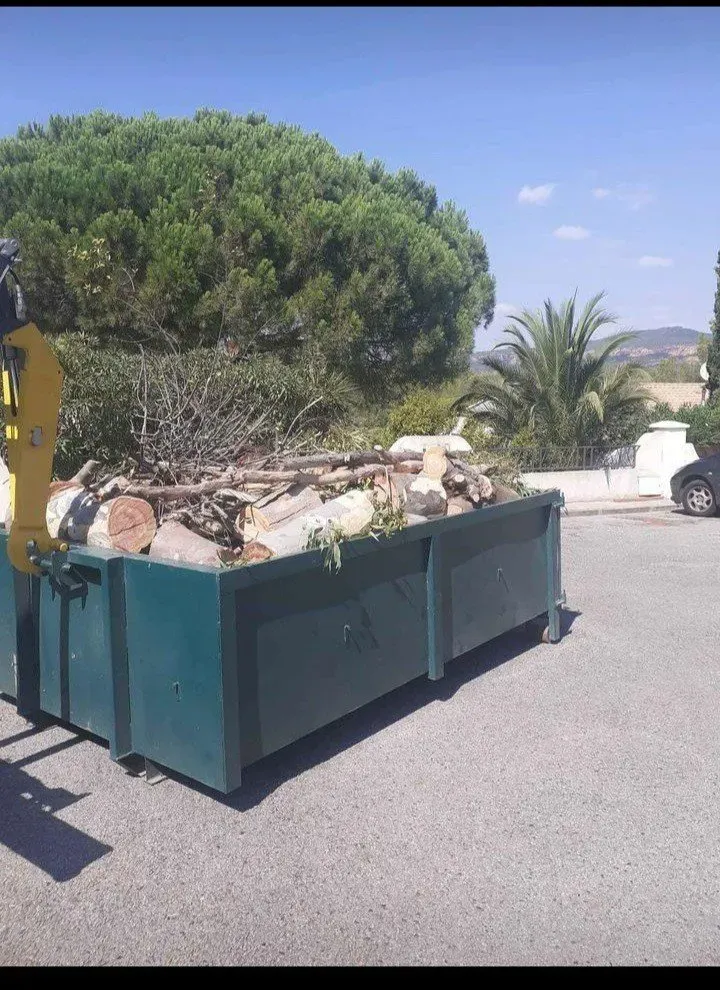 Recyclage de déchets près de Sénas