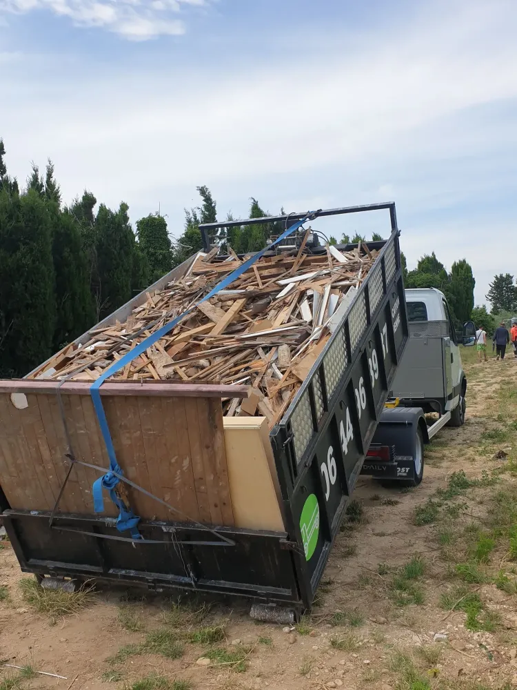 Location de camion avec chauffeur près de Sénas